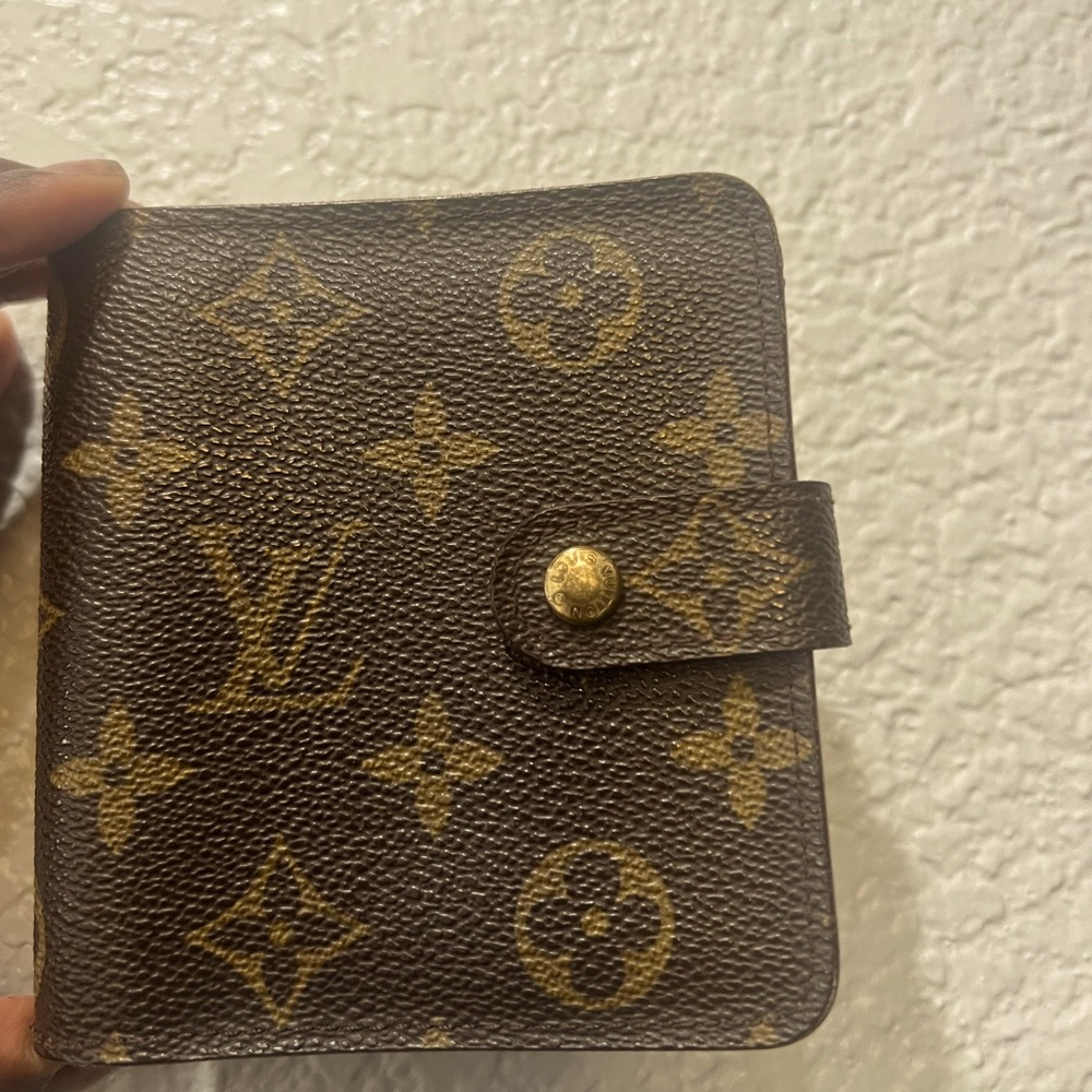 Authentic Louis Vuitton Compact Zippé Wallet available! Offers are welcome!